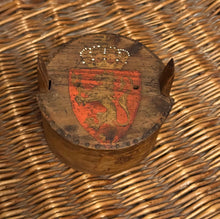 Load image into Gallery viewer, A Norwegian Tine